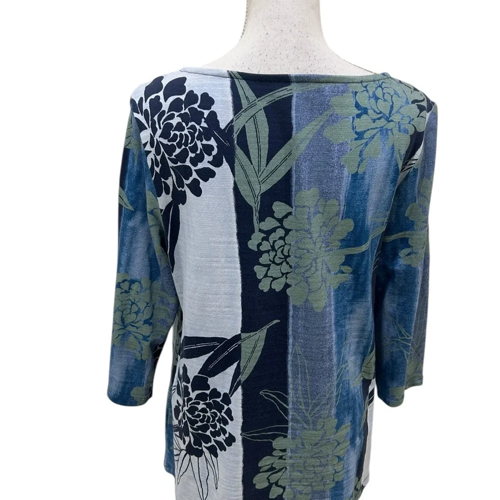Chico's Blue, Green & Navy Floral Stripe Scoop Neck Top 3/4 sleeve size large - Picture 5 of 9